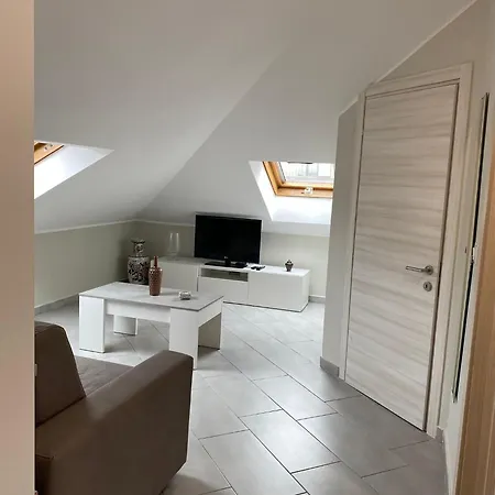 아파트 Splendid Mansarda Issiglio - San Paolo - Parco Ruffini 토리노